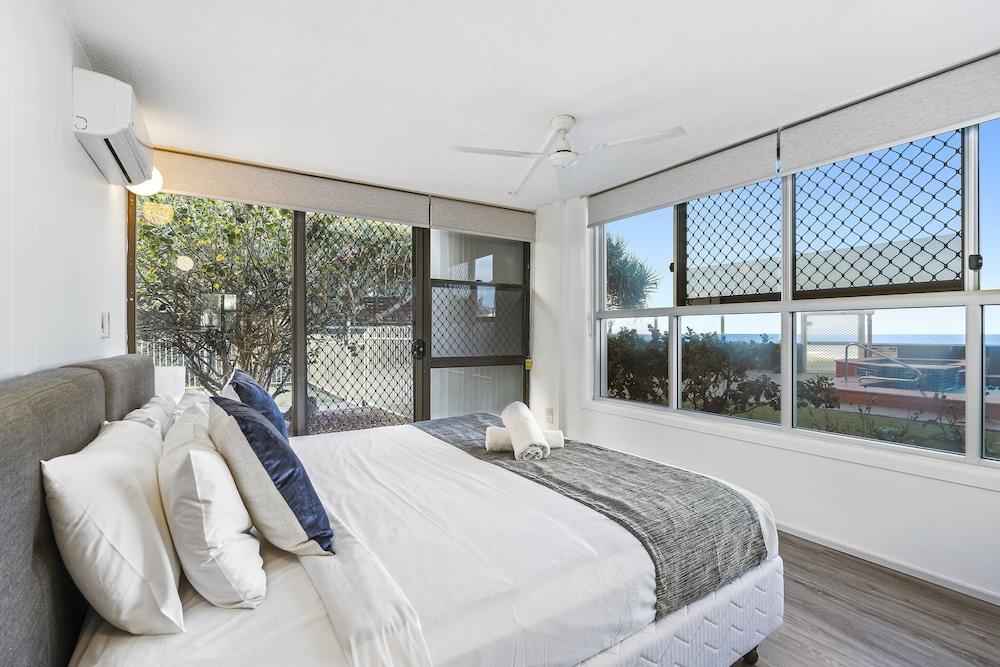 President Holiday Apartments - Absolute Beachfront Gold Coast Exterior photo